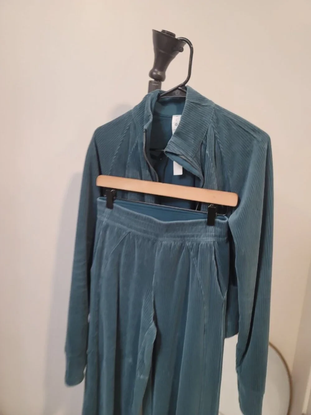 lululemon athletica pants are